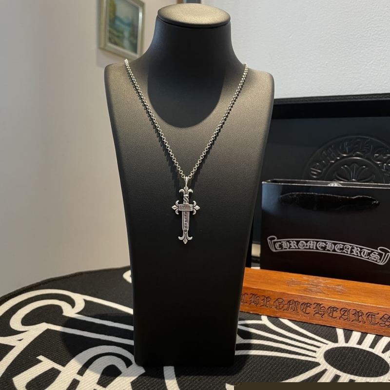 Ch**me He**ts necklaces